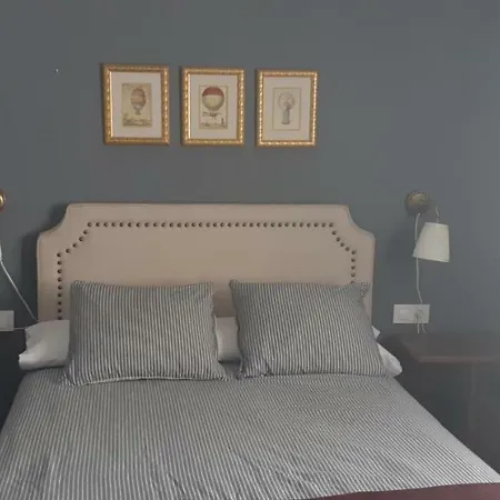 Calle Martinez Montanes, 19 Homestay