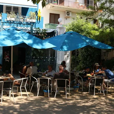 Homestay Calle Martinez Montanes, 19