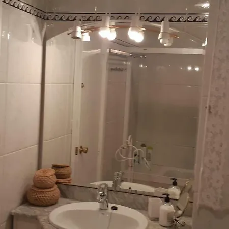 Homestay Calle Martinez Montanes, 19